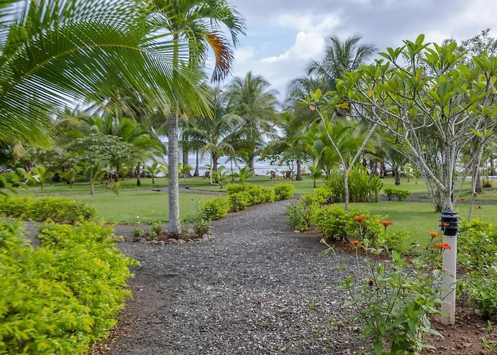 Salvatierra Beachfront Puerto Coyote