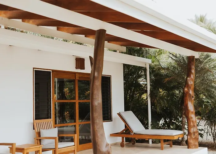 Salvatierra Beachfront Hotel Puerto Coyote