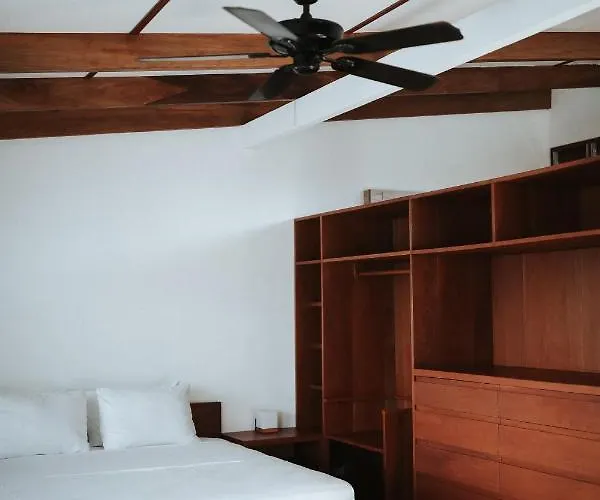 Salvatierra Beachfront Hotel *